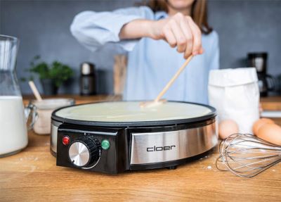 Teig verteilen auf dem Cloer Crepes Maker 6630
