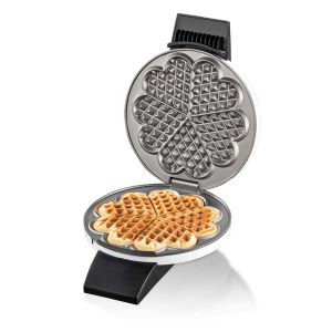 Aufgeklapptes Waffeleisen Cloer 1621 mit Waffel
